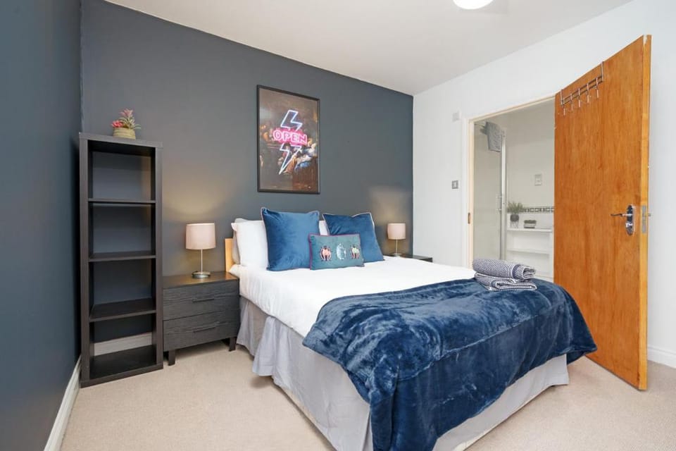 5 Bed Finnieston SkyHigh Duplex with Parking Apartment in Glasgow