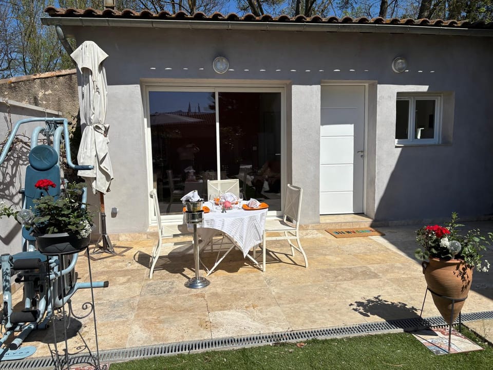 Appartement en bordure de sorgue Apartment in L'Isle-sur-la-Sorgue