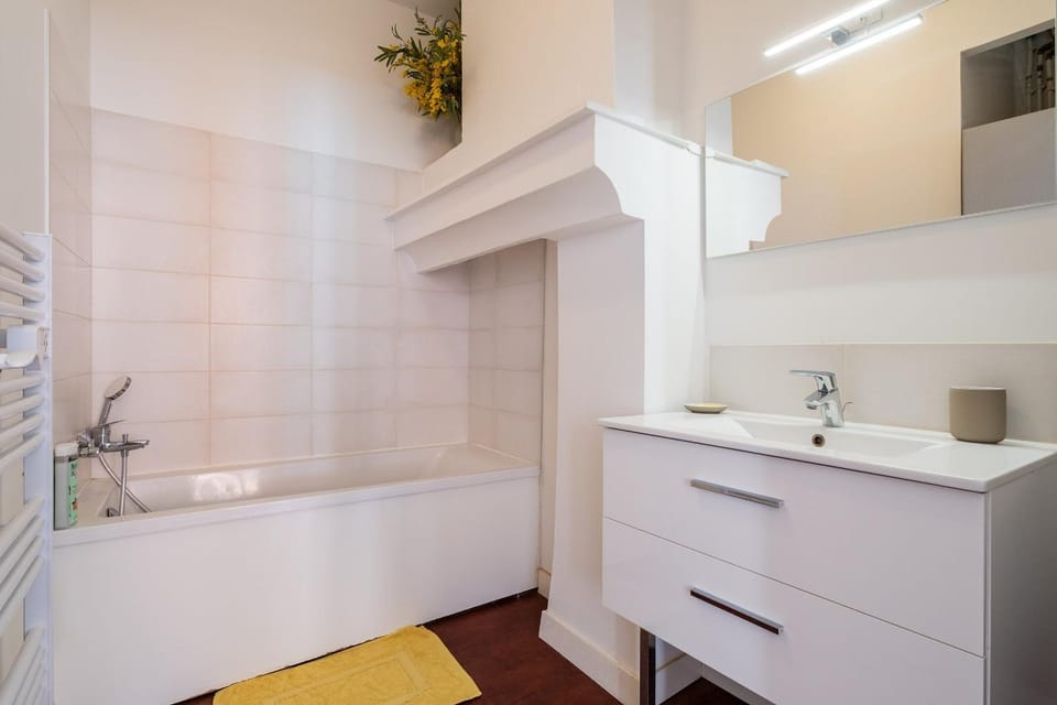 Bathroom, Bath