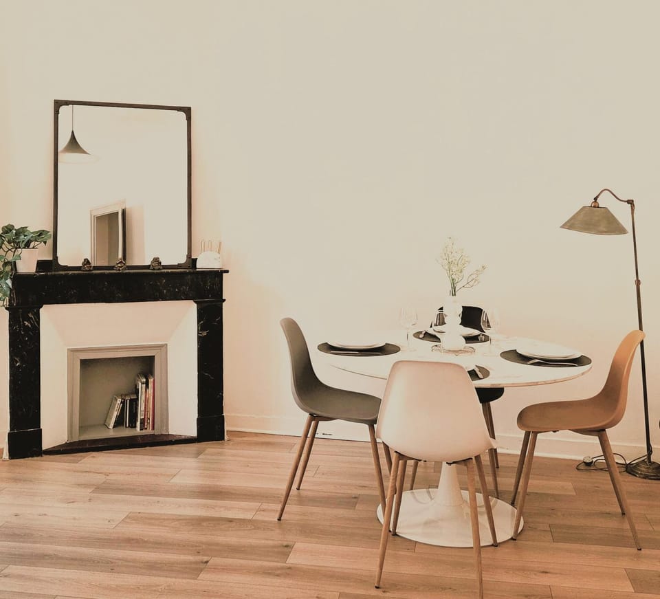 Seating area, Dining area