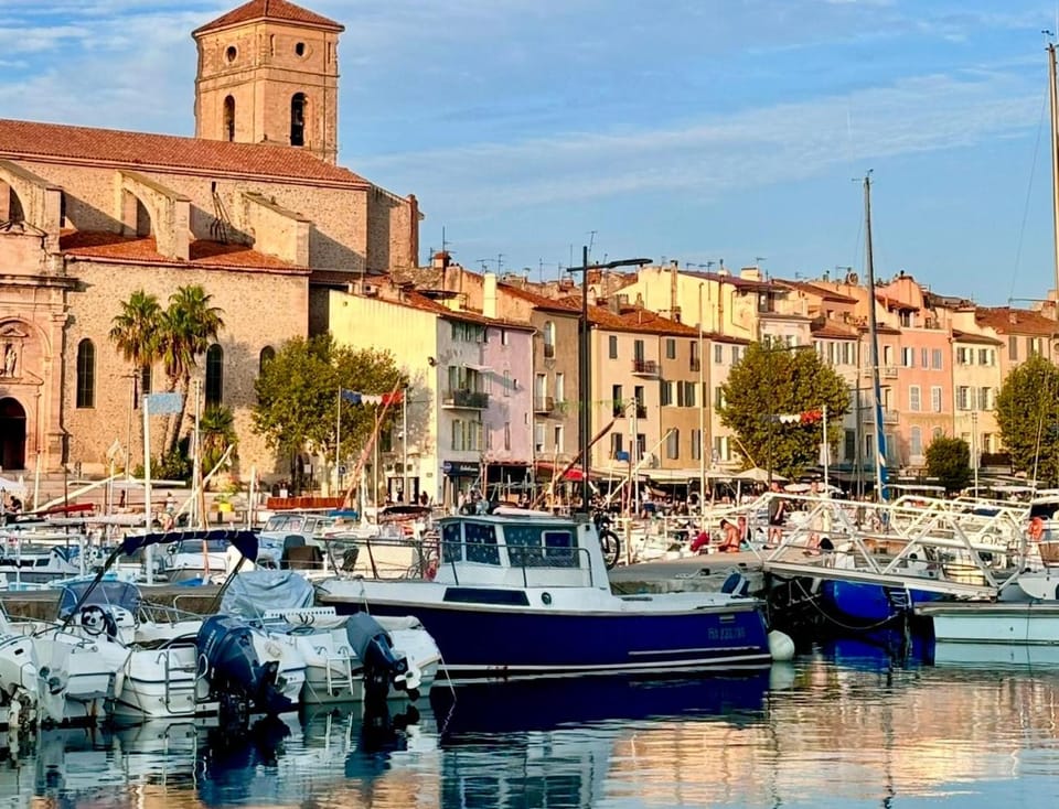 Nearby landmark, Day, Natural landscape, Activities, Location