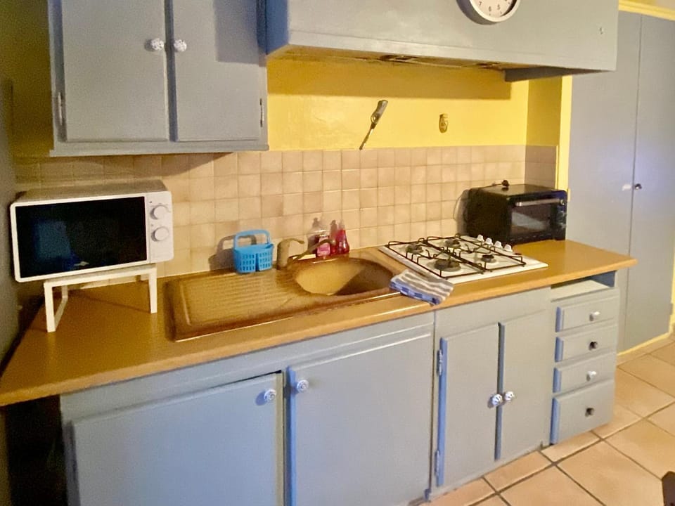 Kitchen or kitchenette, oven, pet friendly, stove, kitchen