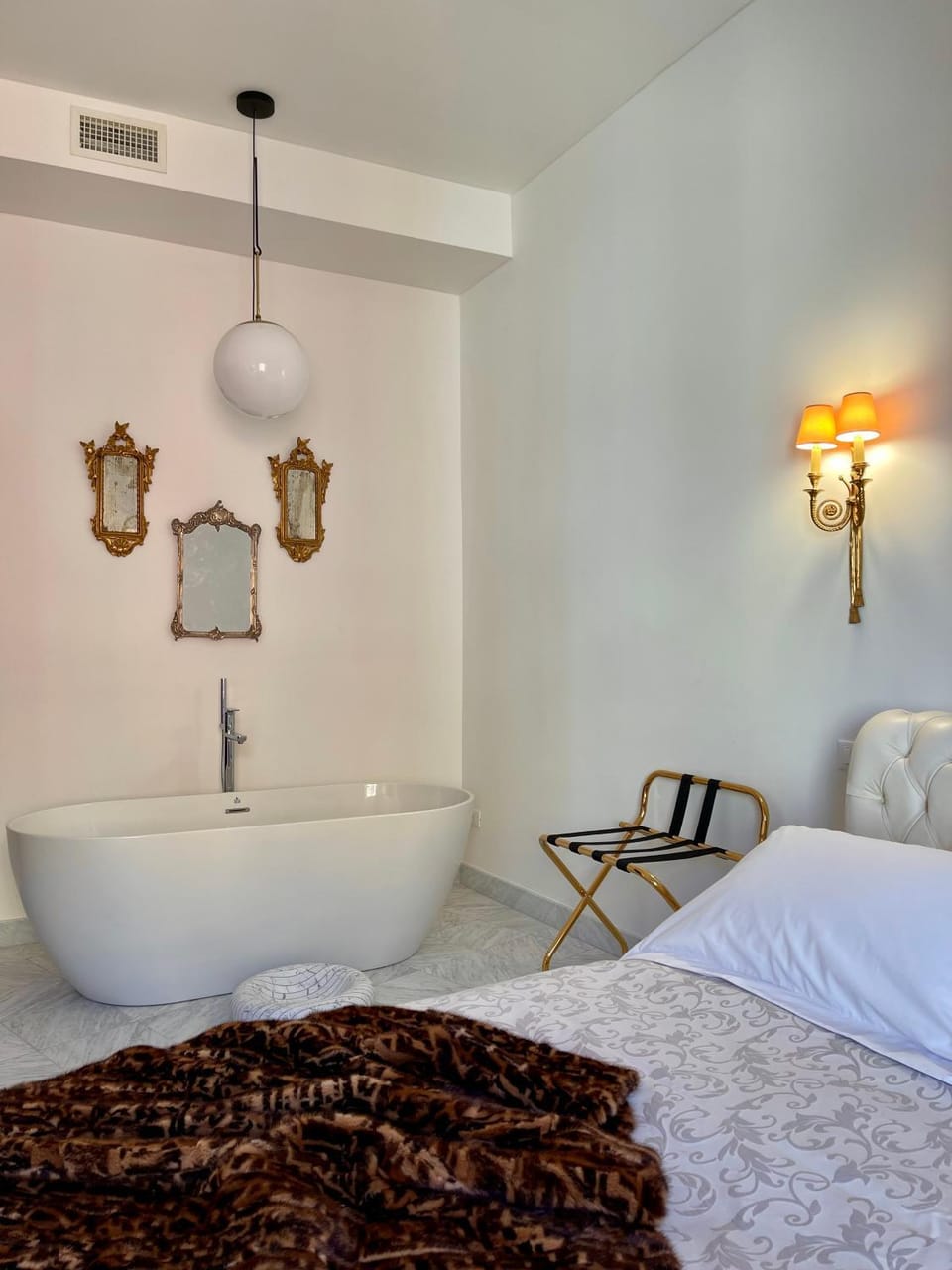 Bed, Photo of the whole room, Bedroom, Bath
