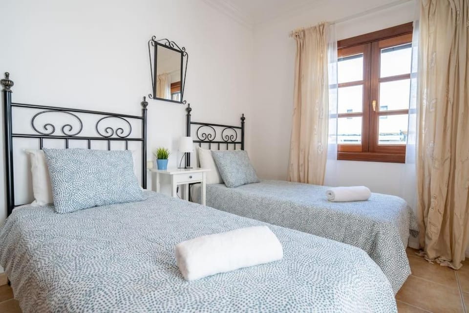 Beautiful Home in Lanzarote 5 mins from Marina House in Playa Blanca