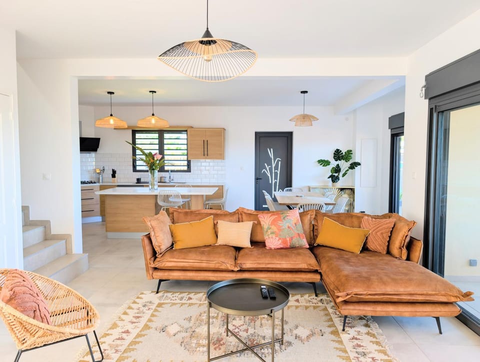 Living room, Dining area