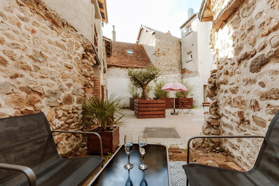 Patio, Day, Balcony/Terrace