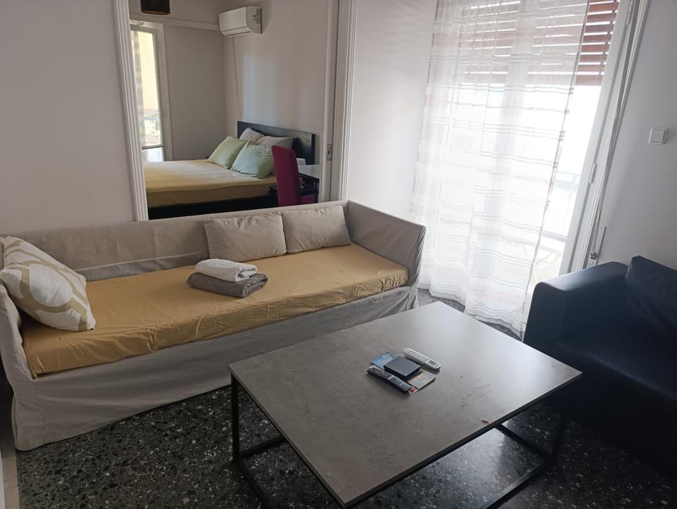 Bed, Living room