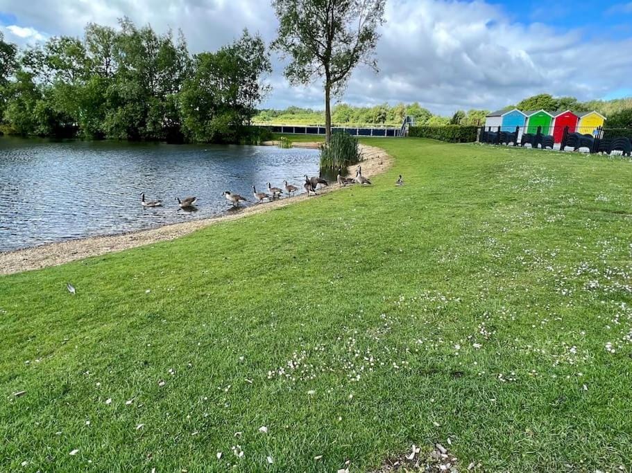 Busy Bees Lodge - Free Hoburne Passes House in Cotswold District