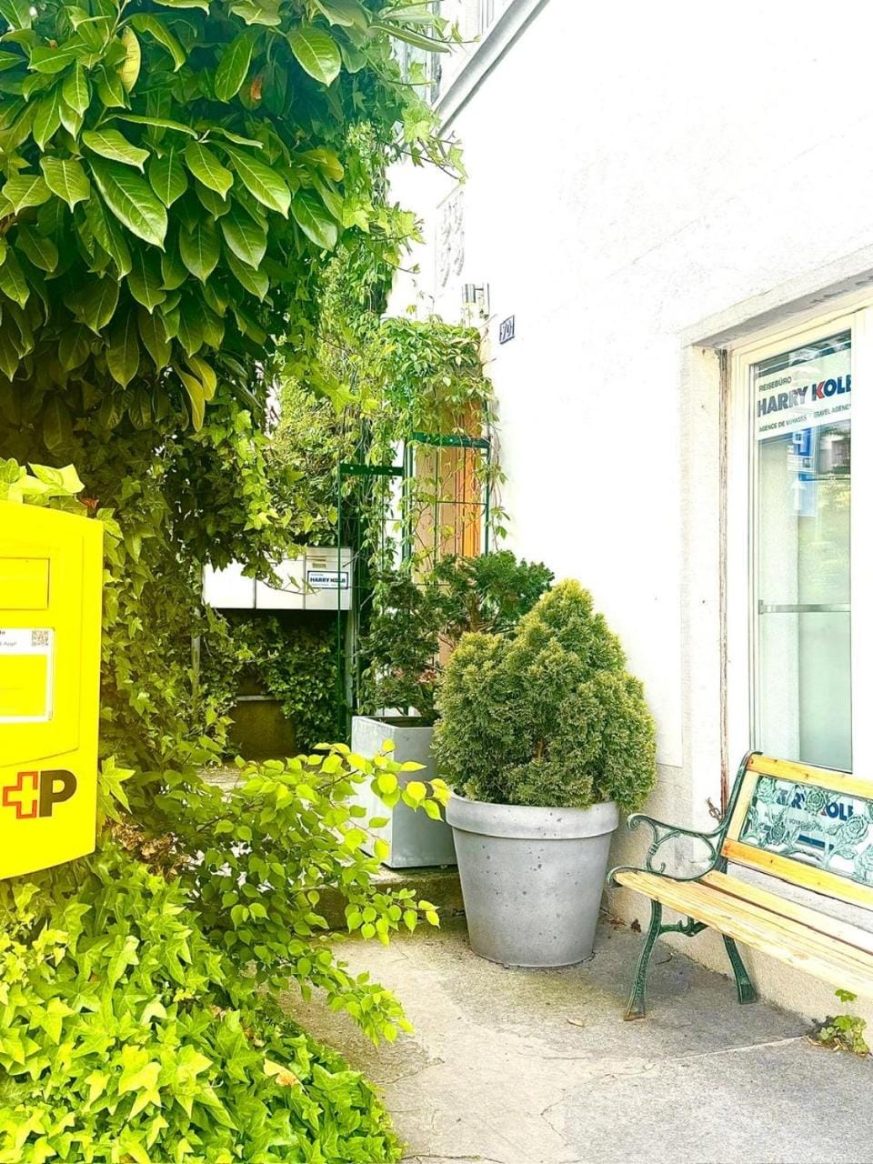 Zurich near the lake single room in historical house shared Bathroom Vacation rental in Zurich City