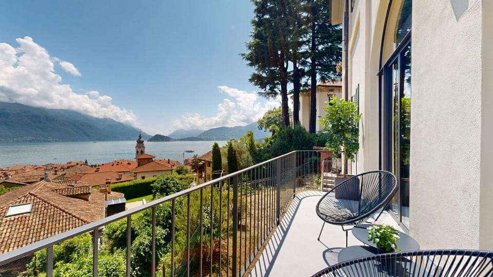 View (from property/room), Balcony/Terrace, Balcony/Terrace, Lake view, Mountain view