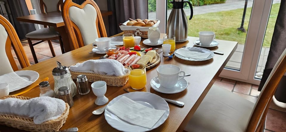 Restaurant/places to eat, Food and drinks, Food, Breakfast