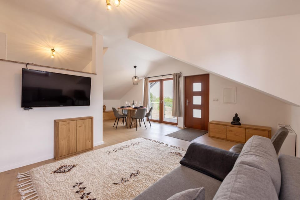 TV and multimedia, Living room, Dining area