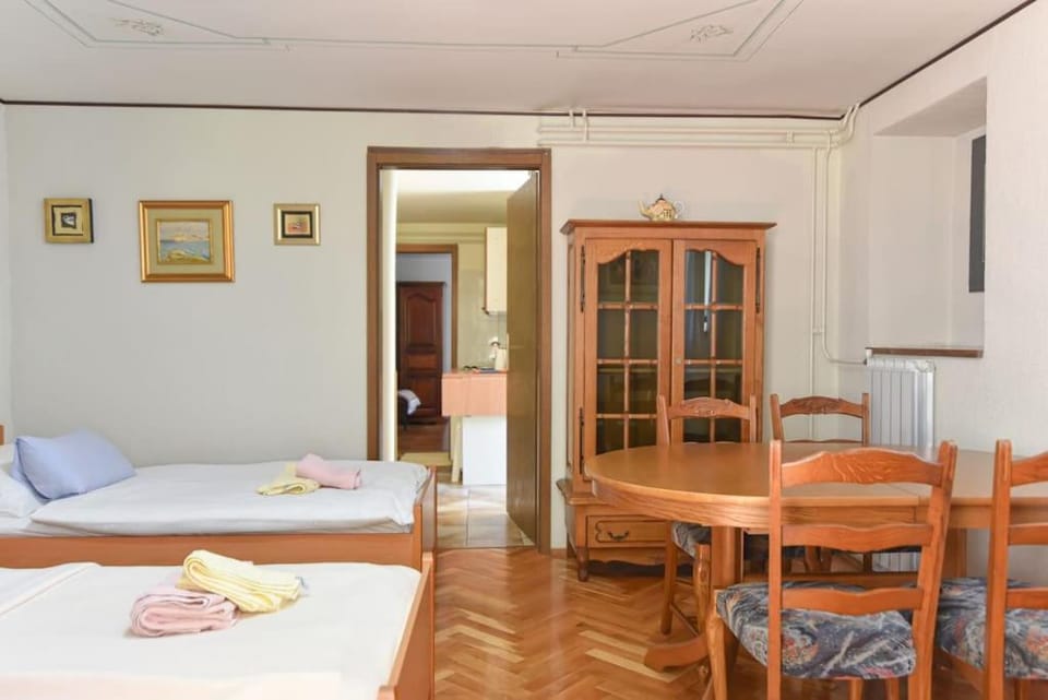 Bed, Living room, Seating area, Dining area, Bedroom