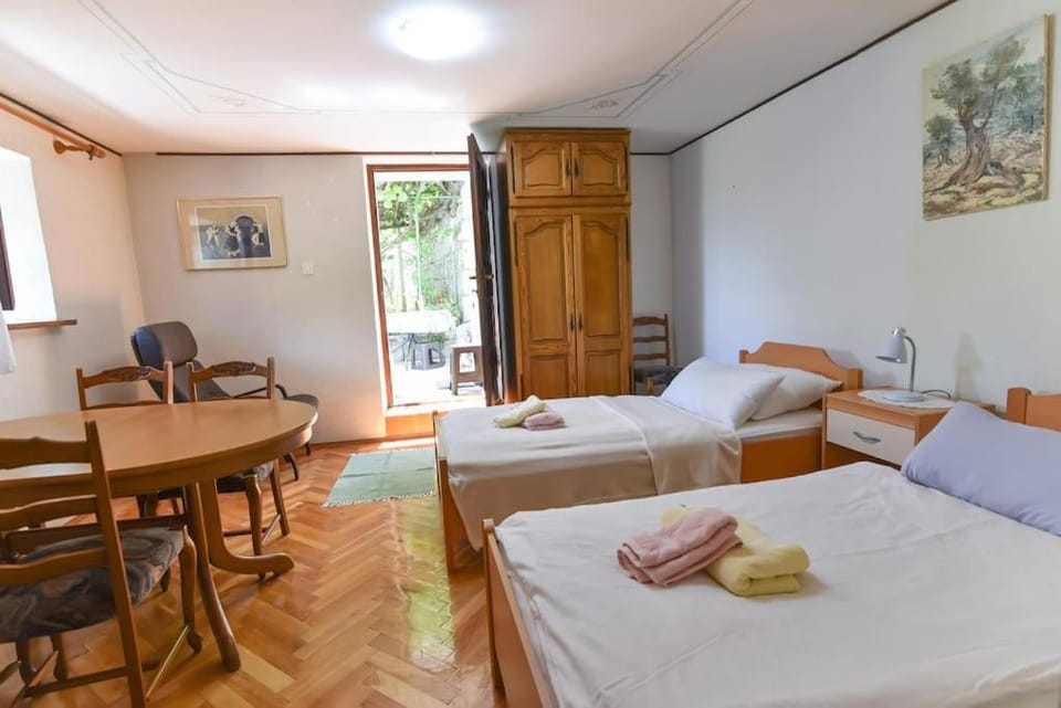 Bed, Living room, Seating area, Dining area, Bedroom