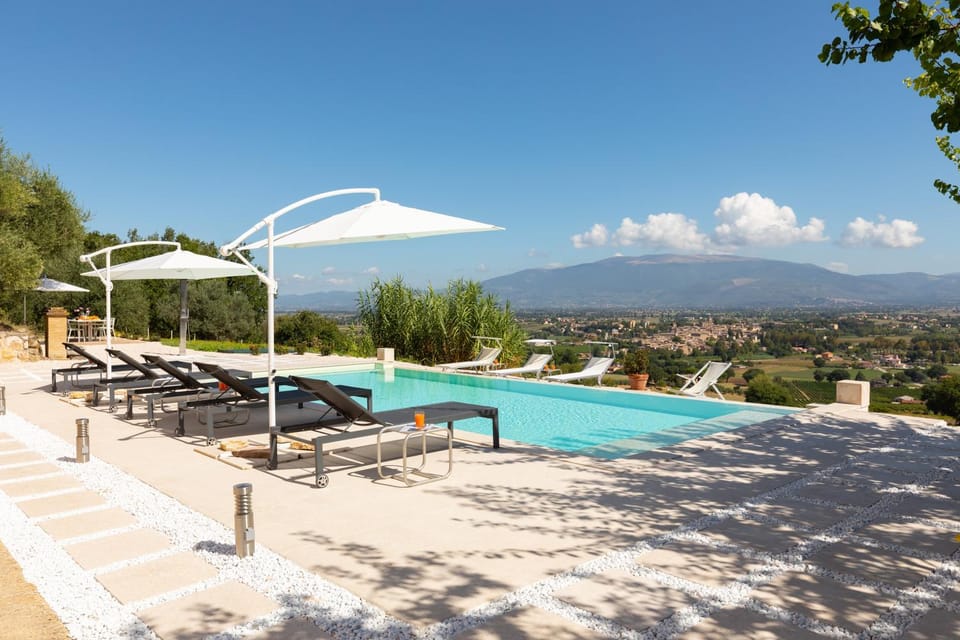 Swimming pool, sunbed