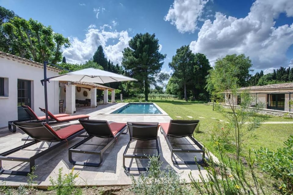 Patio, Day, Natural landscape, Garden, Garden view, Pool view, Swimming pool, sunbed