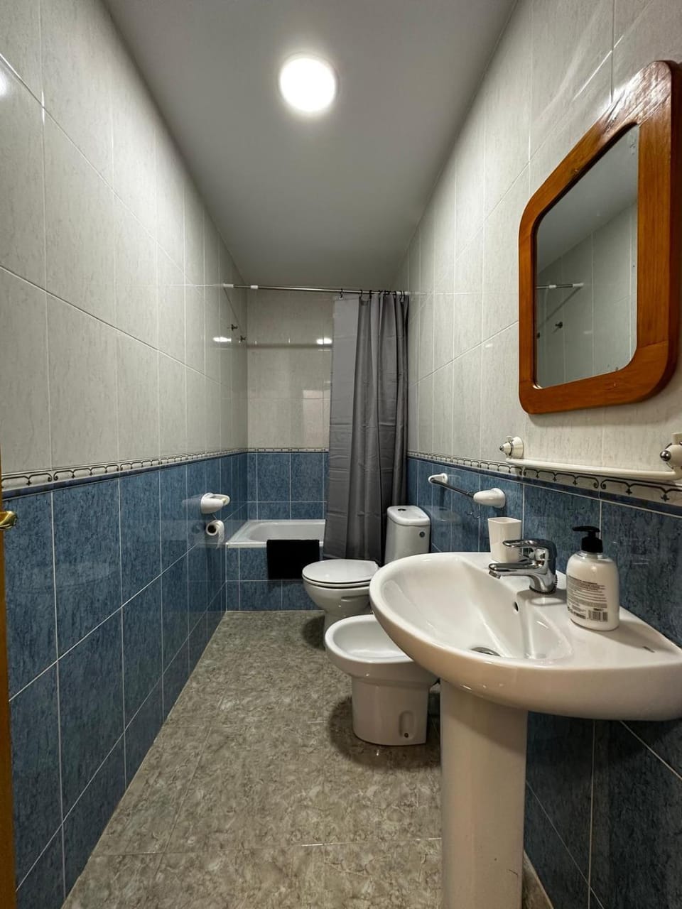 Shower, Toilet, Bathroom, bidet, towels