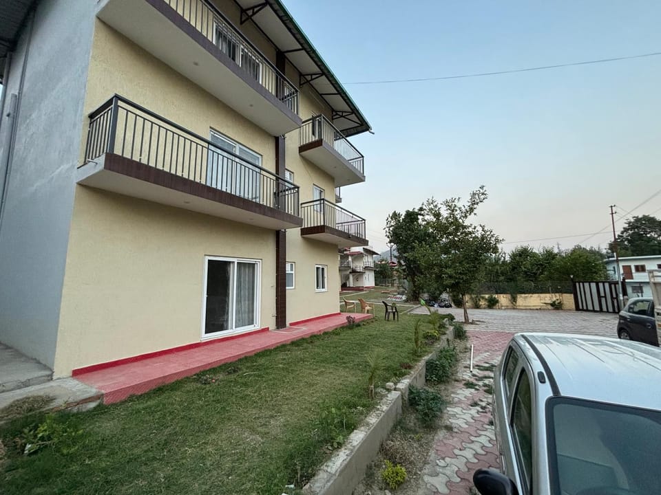 Property building, Day, Parking