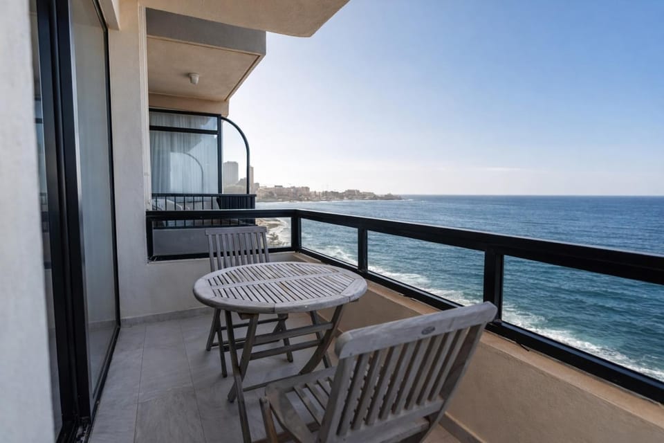 Day, Natural landscape, View (from property/room), Balcony/Terrace, Seating area, Dining area, Sea view