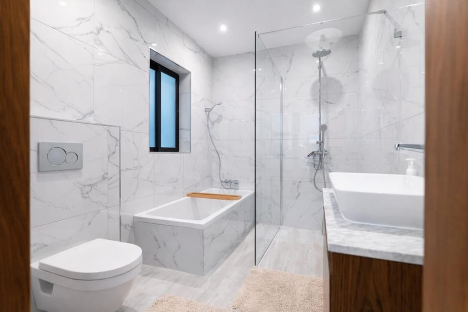 Shower, Toilet, Bathroom, Bath, towels