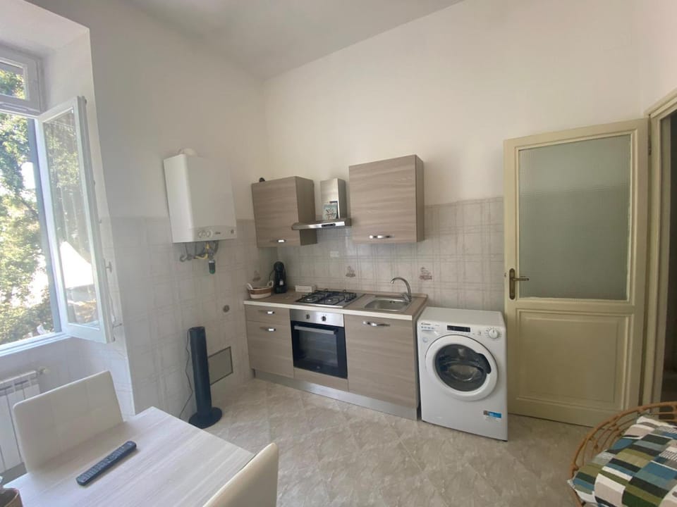 Kitchen or kitchenette, oven, stove, washing machine