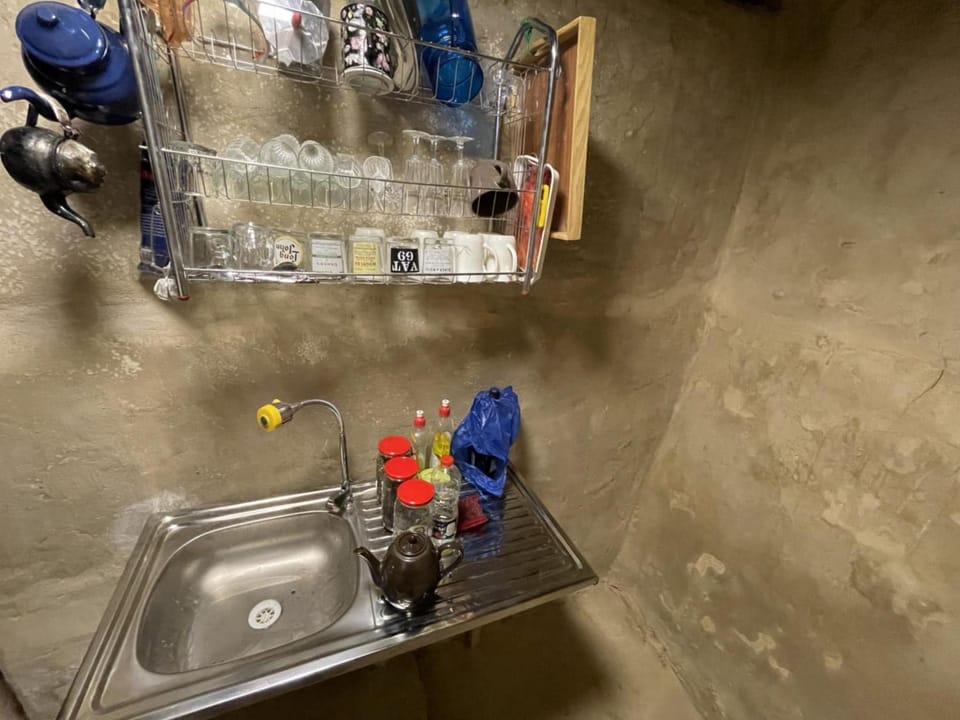 Kitchen or kitchenette, Internal: Not applicable to any particular room
