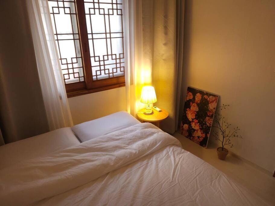 Bed, Bedroom, air conditioner