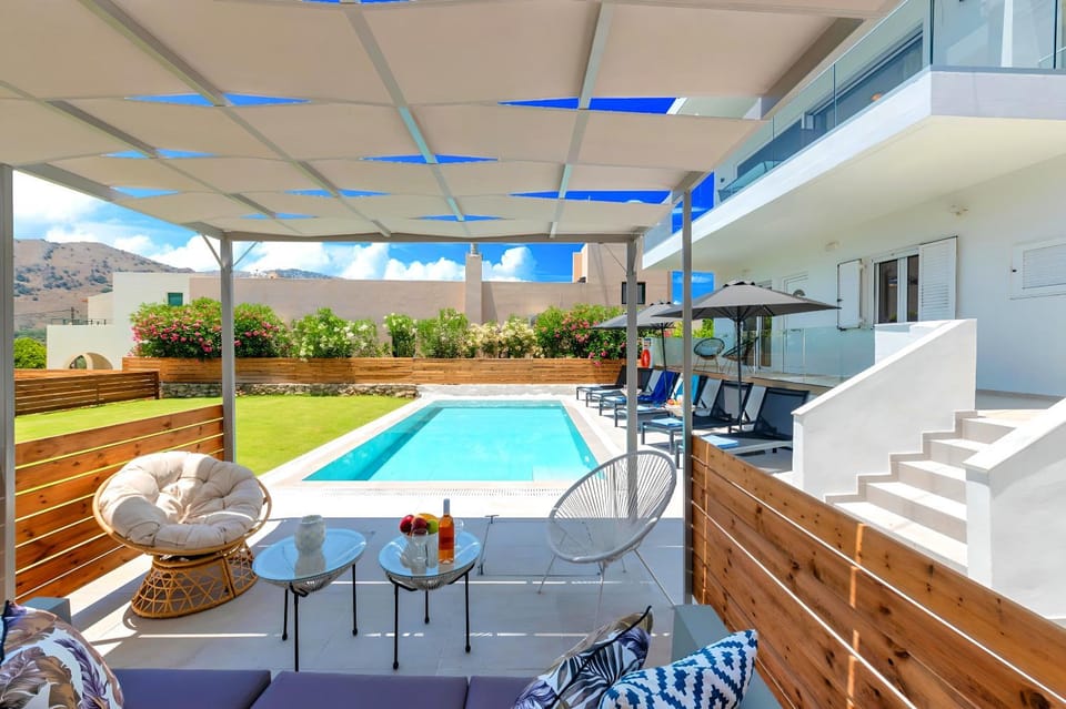 Patio, Day, Natural landscape, View (from property/room), Balcony/Terrace, Mountain view, Pool view, Swimming pool, sunbed