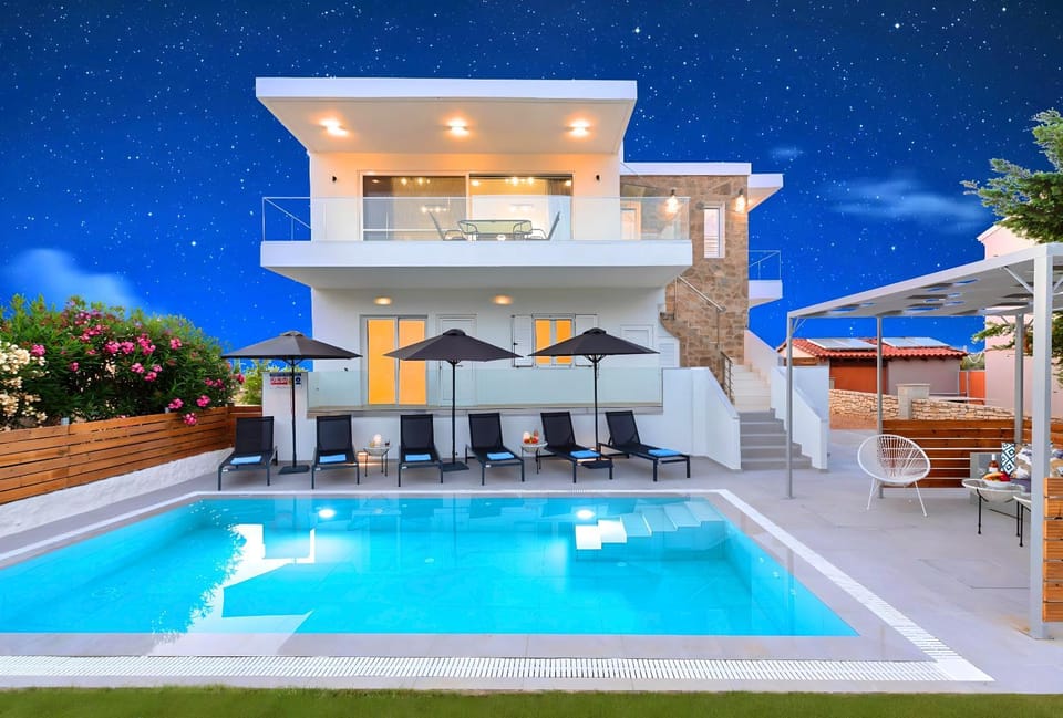 Property building, Patio, Night, Natural landscape, View (from property/room), Balcony/Terrace, Pool view, Swimming pool, sunbed