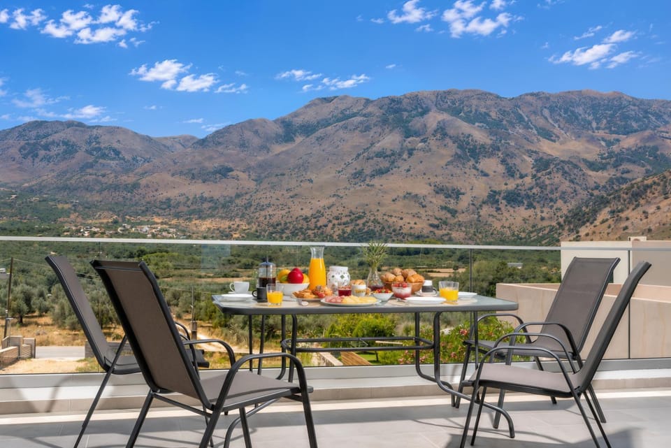 Patio, Spring, Day, Natural landscape, View (from property/room), Balcony/Terrace, Dining area, Mountain view