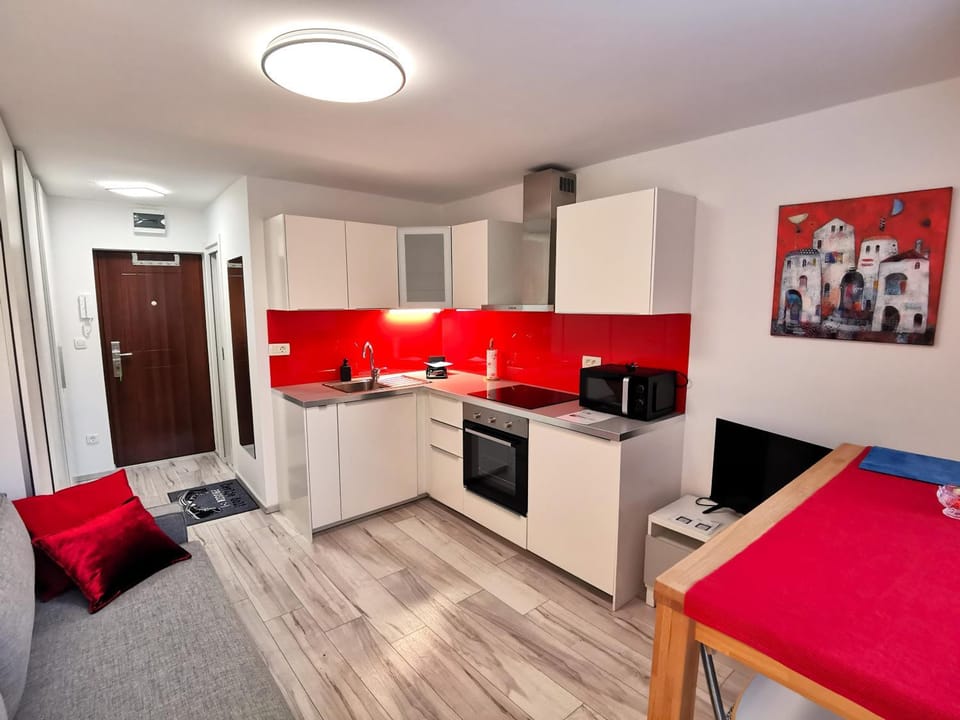 Kitchen or kitchenette, Living room, Seating area, Dining area