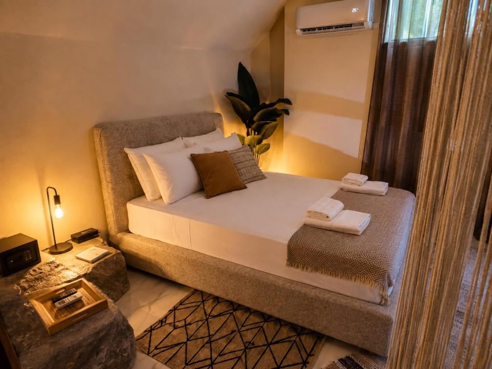 Bed, Bedroom, towels, air conditioner
