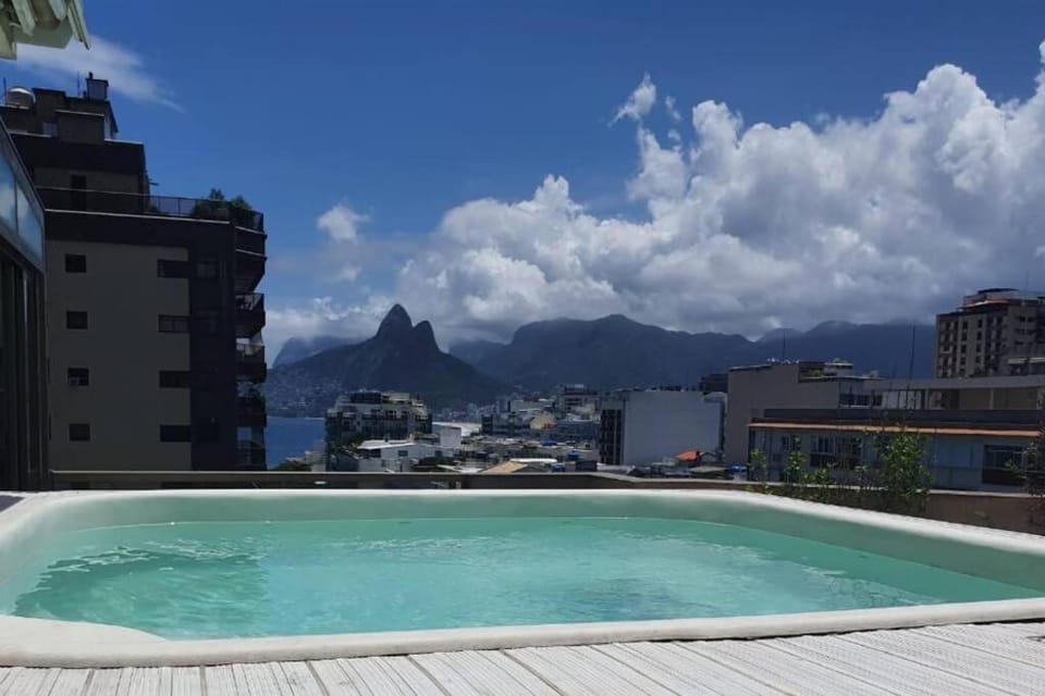Nearby landmark, Day, Natural landscape, Hot Tub, Mountain view, Pool view, Swimming pool