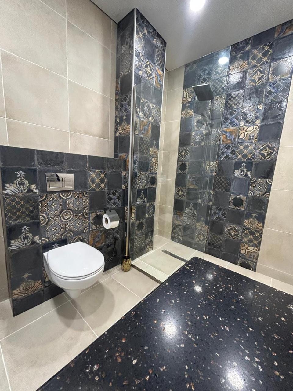 Shower, Toilet, Bathroom, towels