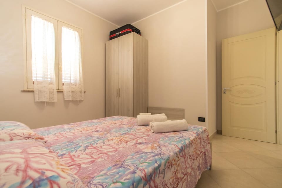 Bed, Photo of the whole room, Bedroom, towels, wardrobe