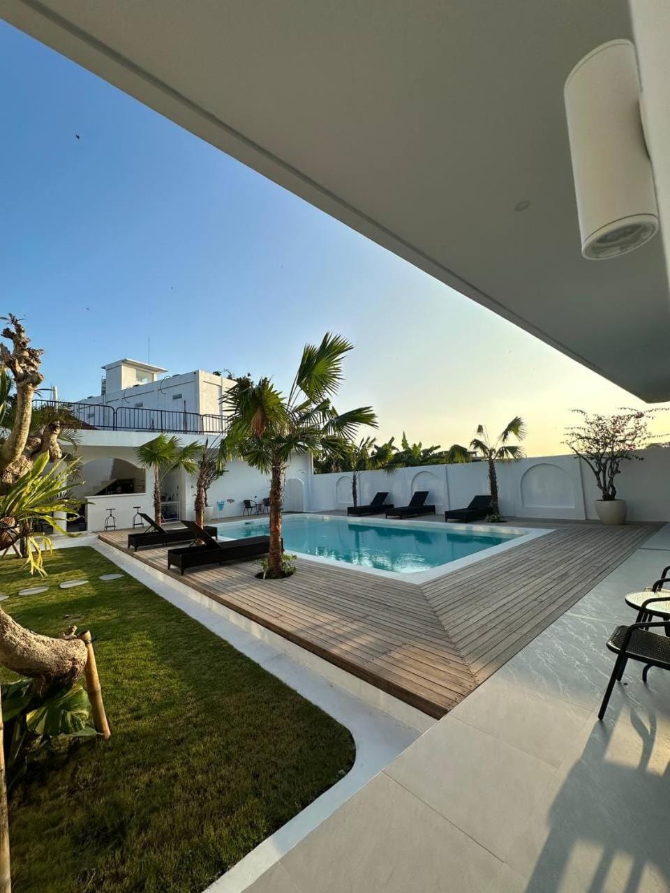 Property building, Balcony/Terrace, Garden view, Street view, Swimming pool, Inner courtyard view, sunbed