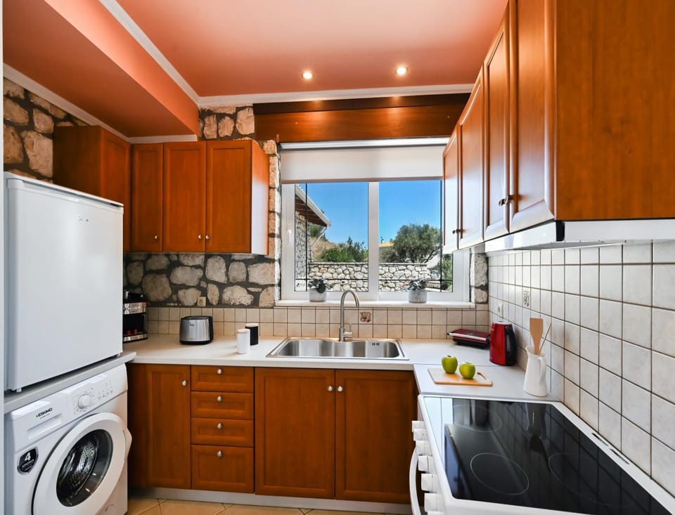 Coffee/tea facilities, Kitchen or kitchenette, stove, toaster, washing machine