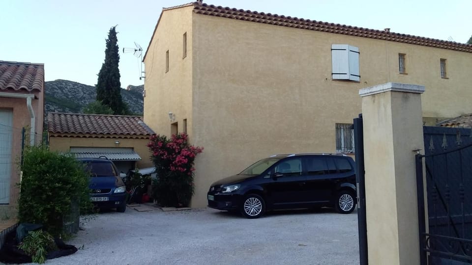 maison gemenos piscine 9personnes plage clim marseille House in Gémenos