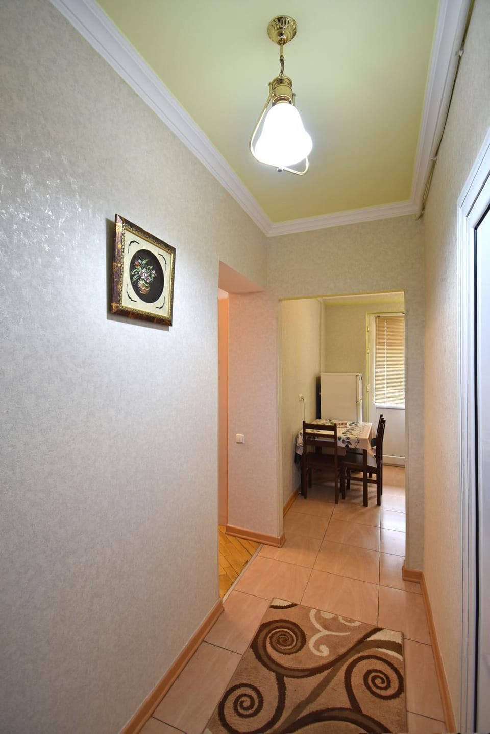 Photo of the whole room, kitchen