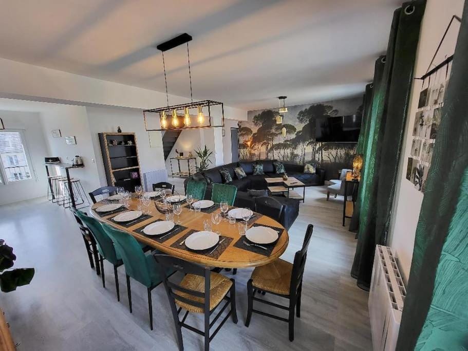 TV and multimedia, Living room, Banquet/Function facilities, Dining area