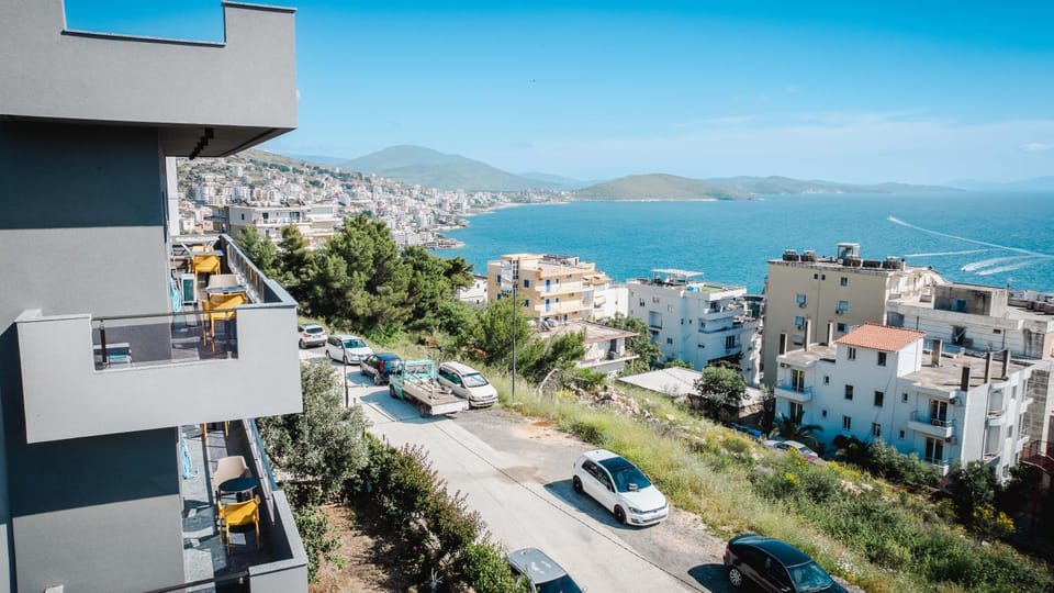 Property building, Day, Neighbourhood, Bird's eye view, City view, Sea view, Street view, Location, Parking