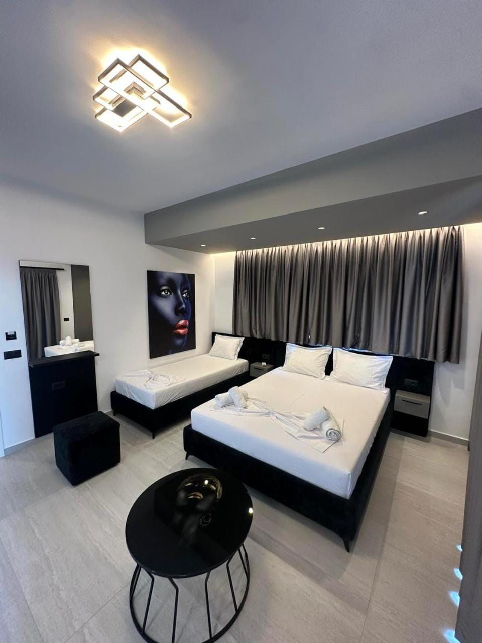 Bed, TV and multimedia, Bedroom, towels
