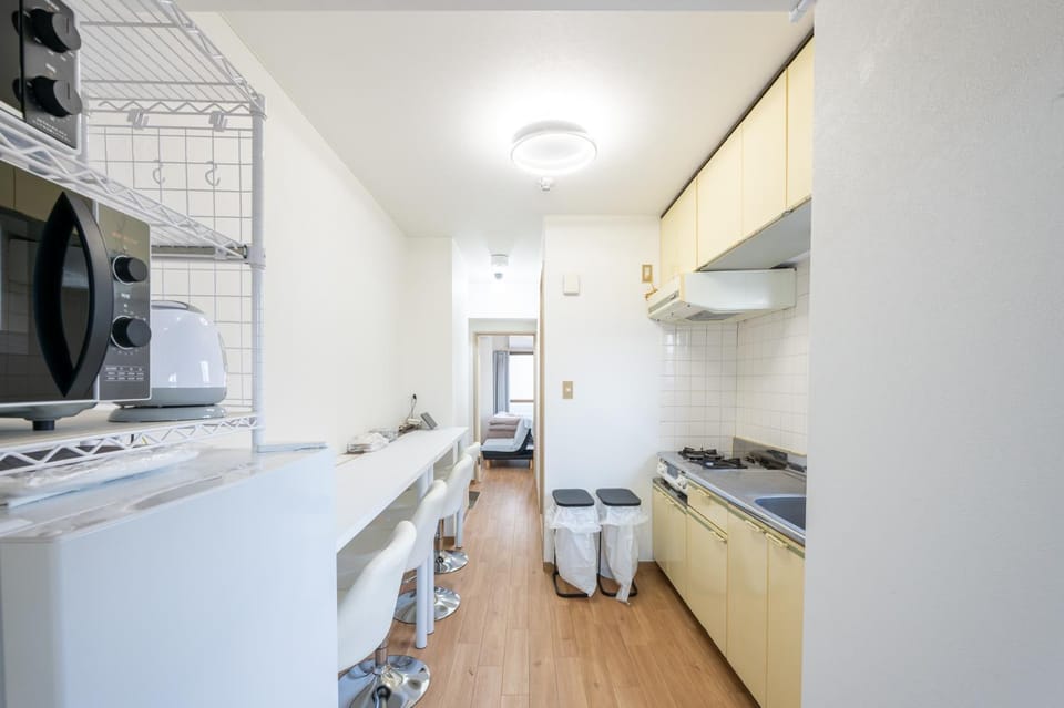 Kitchen or kitchenette, Dining area, microwave, toaster