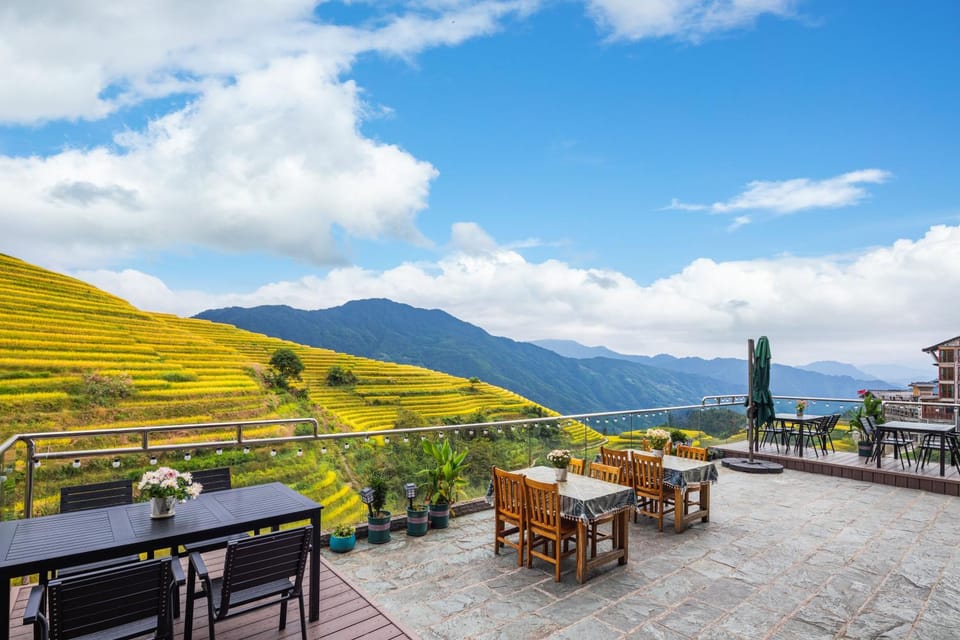 Nearby landmark, Natural landscape, View (from property/room), Balcony/Terrace, Dining area, Mountain view