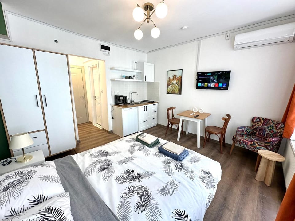 Bed, Kitchen or kitchenette, Living room, Photo of the whole room, Seating area, Dining area, Bedroom, minibar, pet friendly, wardrobe, air conditioner