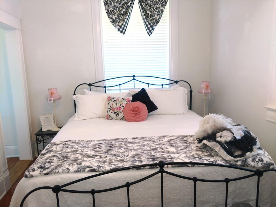 Sandstone Street Bed and Breakfast Bed and Breakfast in Llano