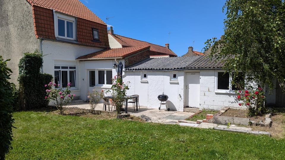 Property building, Spring, BBQ facilities, Garden, Garden view