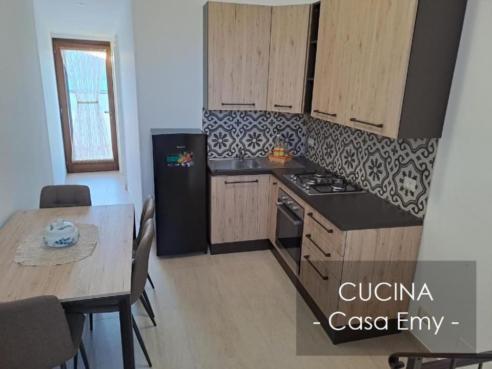 Kitchen or kitchenette, Dining area, dishwasher, oven, stove