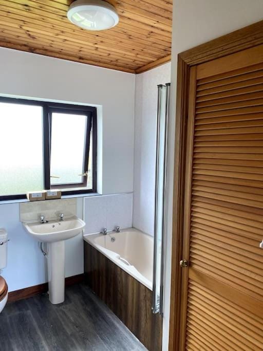 Bathroom, Bath