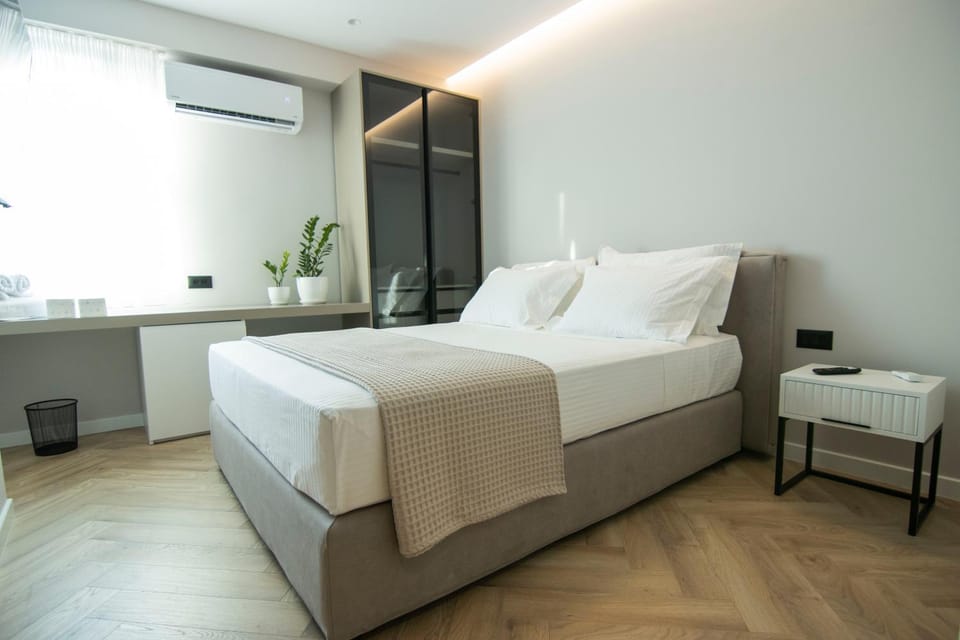 Bed, Bedroom, air conditioner